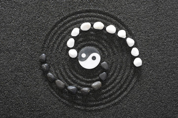 zen garten mit yin und yang - obrazy, fototapety, plakaty