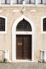 Fototapeta na wymiar Venice wooden door
