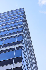 Fototapeta na wymiar Modern glass skycraper on a blue sky background