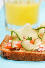Toast with vegetables and fish.
