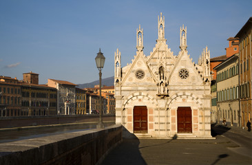 Pisa - waterfront - santa Maria della Spina