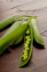 green peas with pod