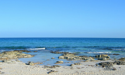 Fototapeta na wymiar Caribbean beach at the Atlantic in Cancun, Mexico