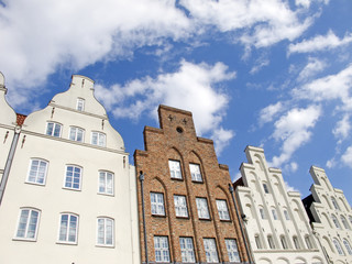 Fototapeta na wymiar Häuser an der Trave in Lübeck