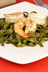 spinach fettuccine with prawns