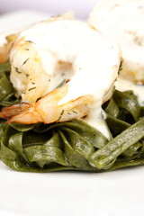 spinach fettuccine with prawns