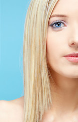 Fototapeta premium blonde girl's half-face portrait