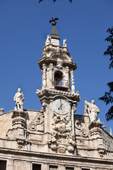 Fototapeta na wymiar Kirchturm in Valencia