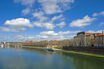 Fototapeta na wymiar Garonne in Toulouse