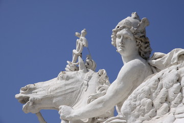 sculpture d'hermès jardin des tuileries