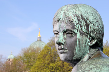 Berlin, Skulptur und Domkuppel