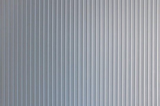 Metallic surface with vertical stripes