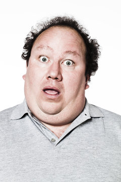 homme grands yeux sous le choc