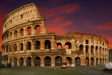 Fototapeta na wymiar Colosseum na zachodzie słońca