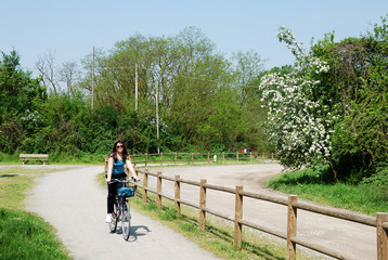 Obraz premium Pedalare nel parco