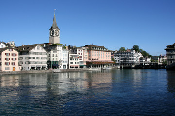 Fototapeta na wymiar Zurych miasta z rzeki Limmat