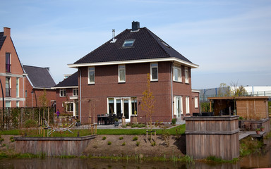 Fototapeta na wymiar nowy samodzielny dom holenderski