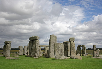 Fototapeta na wymiar Stonehenge i chmury