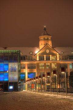 ZKM bei Nacht
