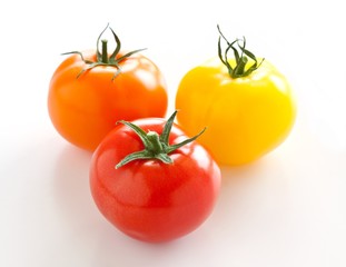 gelbe, orange und rote Tomaten