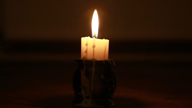 Candle in the dark, light rays