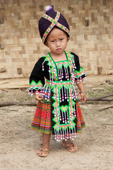 Hmong Mädchen in traditioneller Kleidung