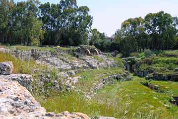 Fototapeta na wymiar Grecki amfiteatr w Parku Archeologicznego Syrakuzach