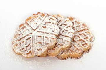 Drei Waffeln mit Puderzucker