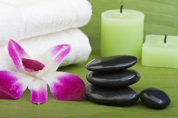 Fototapeta na wymiar thermo-therapy stones with orchids (1)