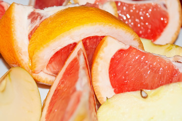 apple slices and grapefruit
