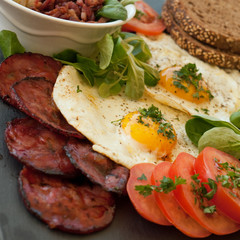 assiette chorizo oeufs au plat