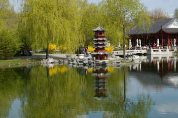 Naklejka premium Pagode auf dem See