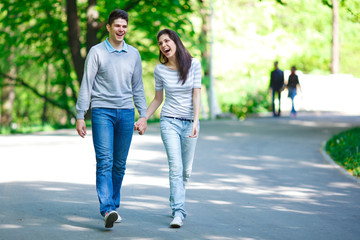 Obraz premium Young Couple in the park