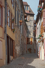 Fototapeta na wymiar Petite ruelle médiévale de Joigny (yonne)
