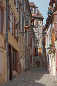 Petite ruelle m&eacute;di&eacute;vale de Joigny (yonne)