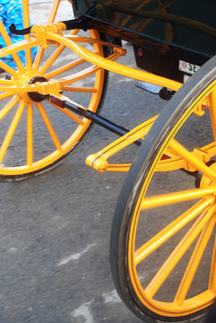 RUEDAS DE COCHE DE CABALLO EN LA FERIA DE SEVILLA