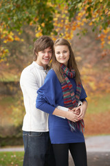 Fototapeta premium Romantic Teenage Couple In Autumn Park
