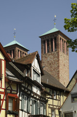 Fototapeta na wymiar Domy i Kościół św Jerzego w Bensheim