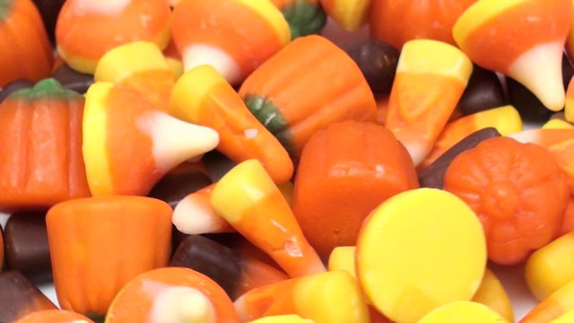 Candy corn zoom out - HD