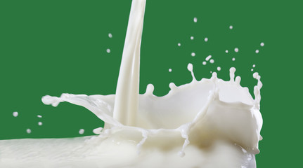 Obraz na płótnie Canvas Slash z bliska mleka
