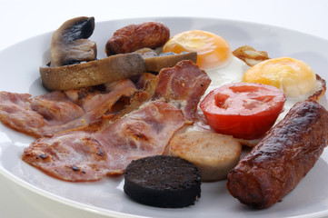 traditional irish breakfast auf einem Teller