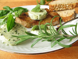 Steak mit Kräuterbutter
