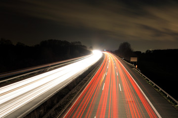 Fototapeta na wymiar Autostrada w nocy
