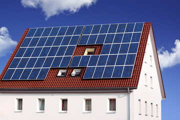 Photovoltaik-Anlage auf einem Hausdach