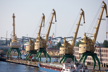 Fototapeta na wymiar Przemysłowe dock