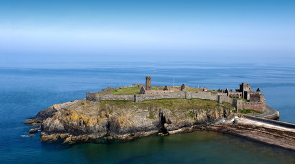 Ancient Castle on Island with Cliffs in the sea - obrazy, fototapety, plakaty