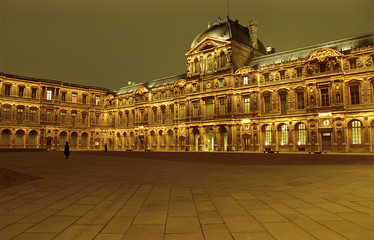 COUR CARREE 1