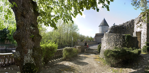 promenade sur le cité de bonneval