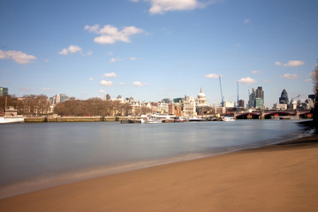 Obraz premium london city from the embankment beach