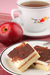 Apple cake with vanilla cream